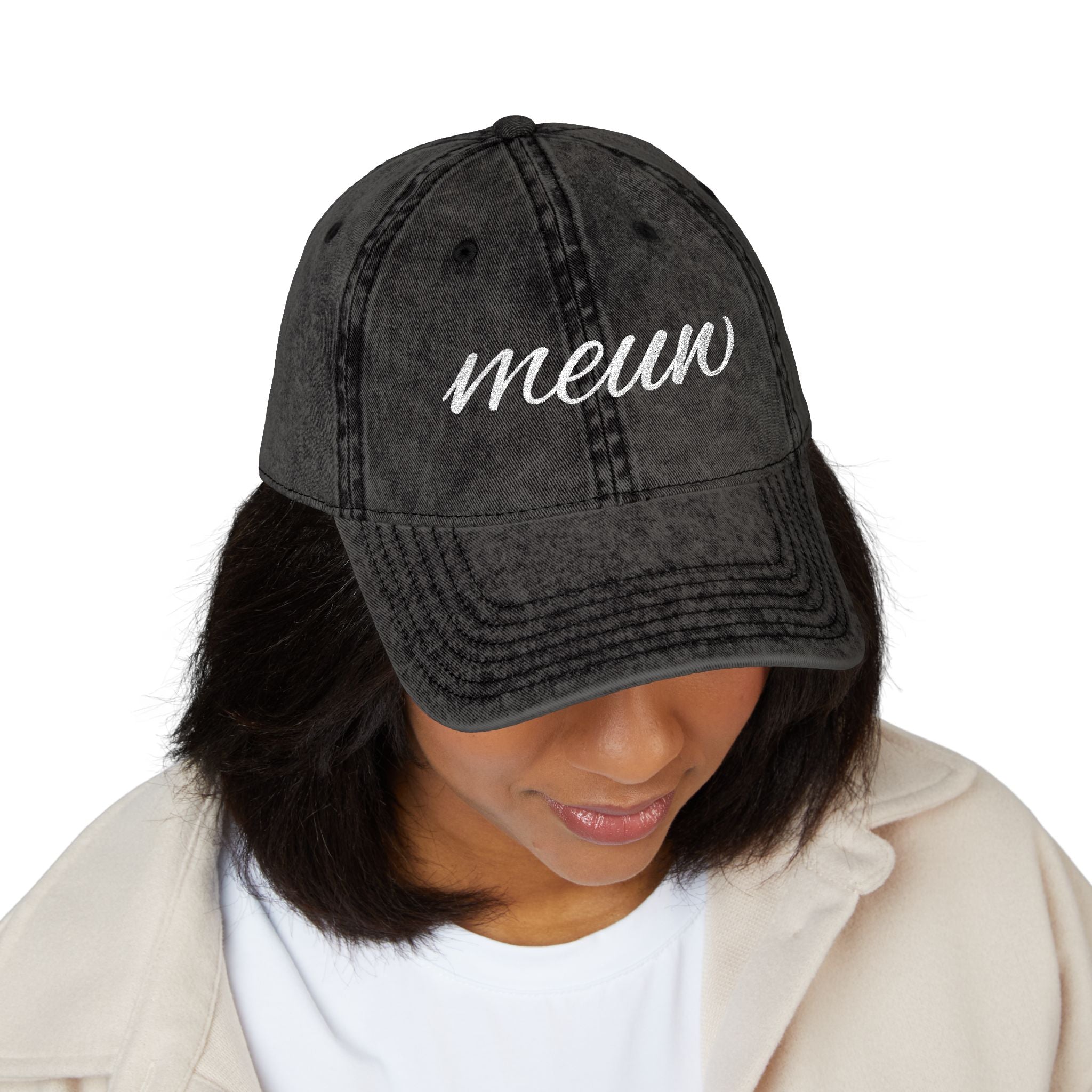 Gorra meuw ajustable y con diseño gastado